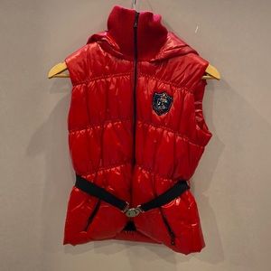 Red bubble vest with hood and belt. Knitted color. Size 40. US size 10-12 kids